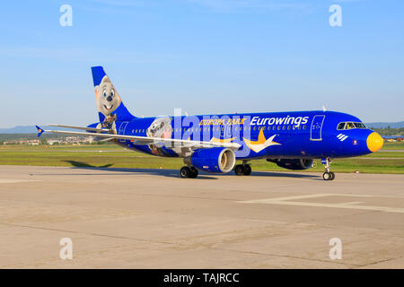 Stuttgart/Deutschland, 22. August 2019: Eurowings Airbus A 320-214 am Flughafen Stuttgart. Stockfoto