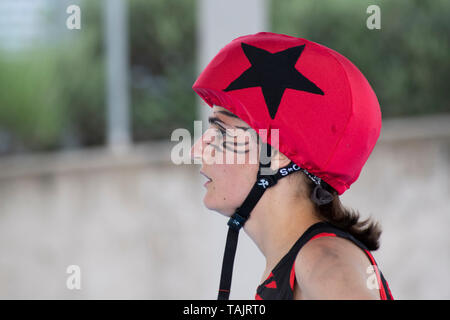 Madrid, Spanien. 25 Mai, 2019. Jammer der Roller Derby Madrid B während des Spiels gegen Frankensteam. Stockfoto