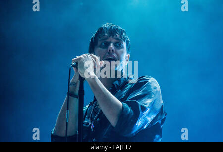 Julian Casablancas, Sänger der Amerikanischen indie rock Band die Anschläge live auf der alle Punkte im Osten Musik Festival im Victoria Park, East London, England, Großbritannien Stockfoto