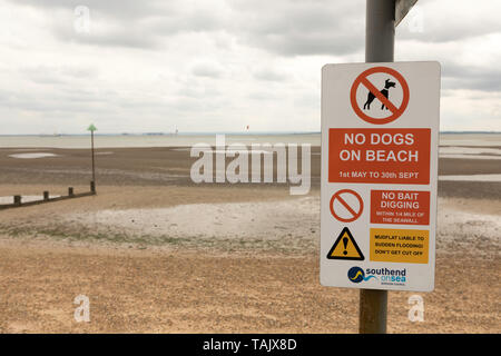 Southend On Sea, Großbritannien. 26 Mai, 2019. Eine keine Hunde am Strand anmelden. Hunde am Strand vom 1. Mai bis 30. September. Penelope Stockfoto