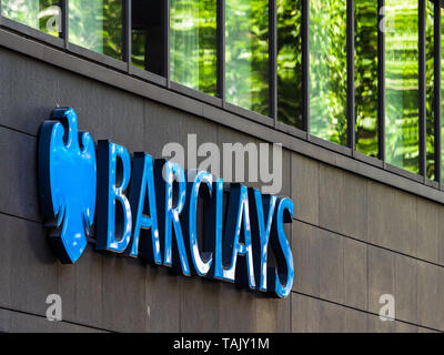 Barclays Bank Filiale Zeichen - Zeichen außerhalb der Barclays Bank London Branch bei 25 Charing Cross Road Stockfoto