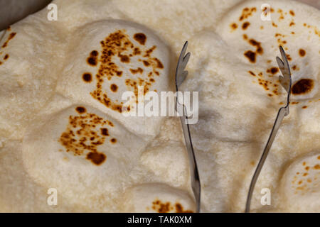 Frisch, Mexikanische (Tex-Mex) Tortillas frisch gebraten und bereit für das Abendessen zu dienen. Stockfoto