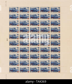 Das gesamte Datenblatt von 50 ungebraucht 1941 Französischen 'Carcassonne' Briefmarken. Stockfoto