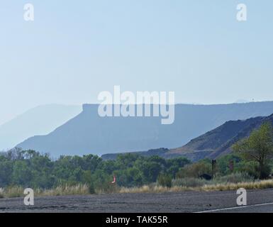 Medium in der Nähe von einem wunderschönen Utah Landschaft, von der Straße zum Zion National Park gesehen. Stockfoto