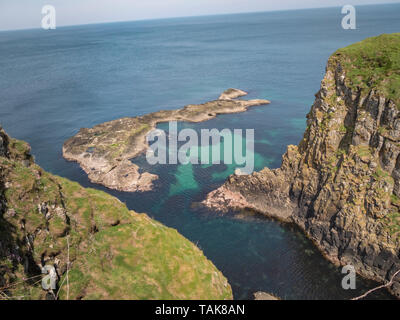 Erstaunlich Causeway Coast in Nordirland an einem sonnigen Tag - Reise Fotografie Stockfoto