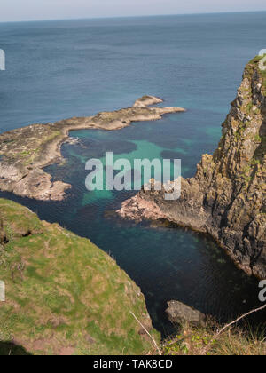 Erstaunlich Causeway Coast in Nordirland an einem sonnigen Tag - Reise Fotografie Stockfoto