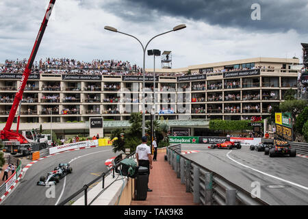 Monte Carlo / Monaco - 26/05/2019 - #44 Lewis Hamilton (GBR, Mercedes, W10) den Weg nach der Safety-Car-Phase während der F1-GP von Monaco Stockfoto