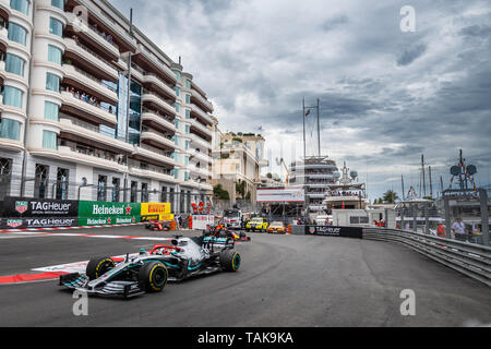 Monte Carlo / Monaco - 26/05/2019 - #44 Lewis Hamilton (GBR, Mercedes, W10) vor Nr. 33 Max VERSTAPPEN (NDL, Red Bull Racing, RB 15) und Nr. 5 S Stockfoto