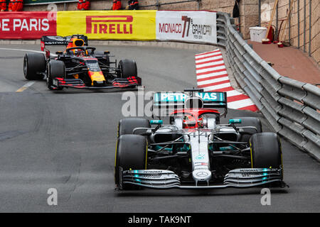 Monte Carlo / Monaco - 26/05/2019 - #33 Max VERSTAPPEN (NDL, Red Bull Racing, RB 15) Jagen #44 Lewis Hamilton (GBR, Mercedes, W10) während der F1 Monaco Stockfoto