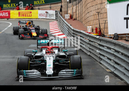 Monte Carlo / Monaco - 26/05/2019 - #33 Max VERSTAPPEN (NDL, Red Bull Racing, RB 15) Jagen #44 Lewis Hamilton (GBR, Mercedes, W10) während der F1 Monaco Stockfoto