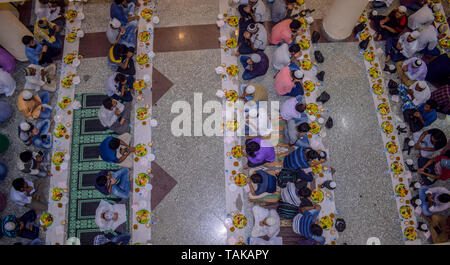 KOLKATA, INDIEN - 24. MAI 2019: Dies ist iftar Partei. Diese iftar Party bei alwa Universität. ftar organisiert wurde, auch in Deutsch bekannt als fatoor, ist das e Stockfoto