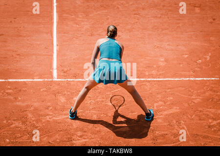 Rückansicht einer Frau Tennis spielen, warten, im freien Wettbewerb Spiel zu erhalten, laufen, professionelle Stockfoto