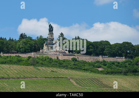 Rüdesheim, Deutschland am 26. Mai 2019: Niederwalddenkmal ist ein Monument, das sich in der Niederwald befindet sich in der Nähe von Rüdesheim am Rhein in Hessen Stockfoto