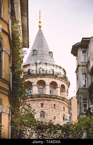 Istanbul, Türkei - 17. November 2018. Die historische ein touristischer Ort Galata Tower in Beyoglu Istanbul Istanbul Stockfoto