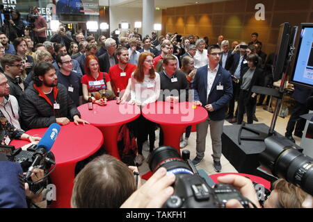 Berlin, Deutschland. 26 Mai, 2019. Berlin: europäischen, staatlichen und kommunalen Wahl Abend der SPD im Willy-Brandt-Haus. Zum ersten Mal ist die SPD in einer nationalen Wahl dritte Kraft hinter den Grünen. Das Foto zeigt die Credit: Simone Kuhlmey/Pacific Press/Alamy leben Nachrichten Stockfoto