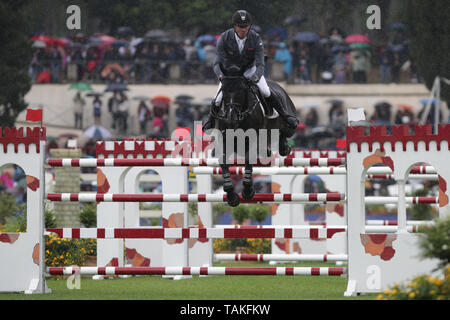 Roma, Italien. 26 Mai, 2019. Rom, Italien 26/05/2019 Piazza di Siena 87 CSIO 5* Piazza di Siena Rolex Grand Prix Roma2019 Jur VRIELING (NED) auf VDL GLASGOW VH MERELSNEST Credit: Giuseppe Pino Fama/Pacific Press/Alamy leben Nachrichten Stockfoto