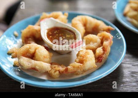 Tempura gebratene Garnelen im japanischen Stil Stockfoto