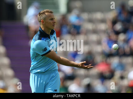 SOUTHAMPTON, England. 25. MAI 2019: Tom Curran von England während des England v Australia, ICC Cricket World Cup warm up übereinstimmen, an der Ageas Schüssel, Southampton, England. Stockfoto
