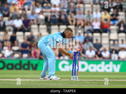 SOUTHAMPTON, England. 25. MAI 2019: Tom Curran von England während des England v Australia, ICC Cricket World Cup warm up übereinstimmen, an der Ageas Schüssel, Southampton, England. Stockfoto