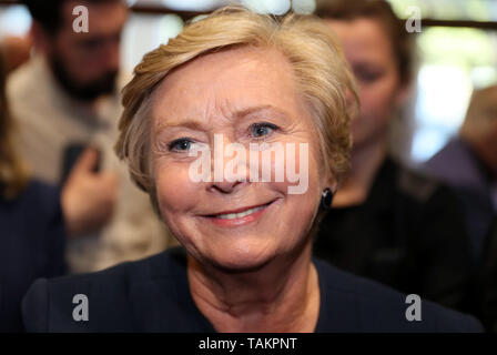 Fine Gael Kandidat Frances Fitzgerald kommt an der count Zentrum im RDS, Dublin, wie bei der Auszählung der Stimmen bei der Europawahl fort. Stockfoto