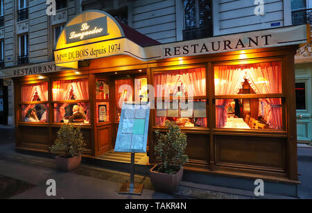 Paris, France-May 19, 2019: Le Languedoc ist der traditionellen französischen Restaurant befindet sich auf dem Boulevard de Port Royal in Paris. Stockfoto