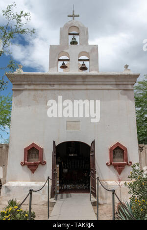 Mission San Xavier del Bac (Weiße Taube der Wüste) in Tucson, Arizona, USA Stockfoto