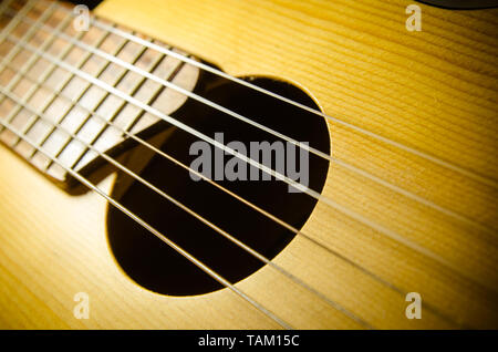 Klassische akustische Gitarre mit Nylonsaiten Stockfoto