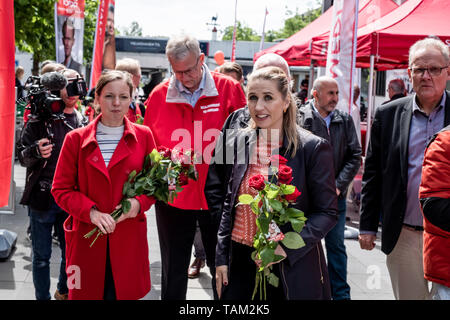 Dänemark, Esbjerg - Mai 25., 2019. Mette Frederiksen, dänischen sozialdemokratischen Führer und Politiker, während einer Kampagne als Teil der 2019 - Wahlen in Dänemark gesehen. (Foto: Gonzales Foto - Kim M. Leland). Stockfoto