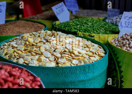 Bohnen und Nüsse in den Markt oder Basar Medina Fes Marokko Stockfoto