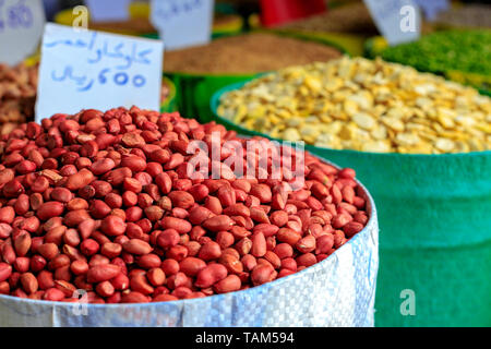 Bohnen und Nüsse in den Markt oder Basar Medina Fes Marokko Stockfoto