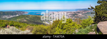 Panoramablick von der Burg Socerb in Slowenien Adria mit der Bucht von Muggia und Triest in Italien, Europa Stockfoto