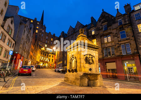 Grassmarket Edinburgh Altstadt Stadtbild bei Sonnenuntergang Dämmerung, Edinburgh, Schottland Großbritannien Stockfoto