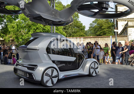 Turin, Piemont, Italien. Juni 2018. Vollelektrische modulares System aus der Zusammenarbeit zwischen Audi Airbus und Italdesign. Land und Luft veh Stockfoto