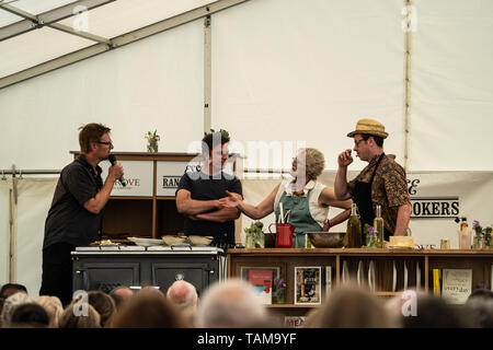 Original River Cottage Köche: Gill Meller, Pam die Marmelade (Pam Corbyn), Tim Damen am River Cottage Essen Messe, 2019. Conférencier ist Steve Lamm Stockfoto