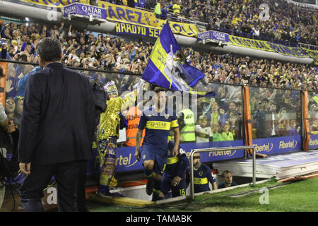 BUENOS AIRES, 26.05.2019: Mannschaft der Boca Juniors zu kommen, um die Übereinstimmung zwischen den Boca Juniors und Argentinos Juniors und im Halbfinale der Copa Superli Stockfoto