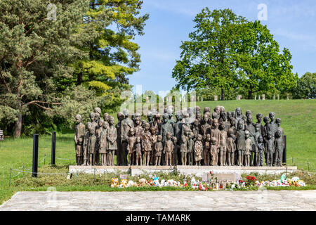 Památník dětským obětem války, Památník Lidice (vyhlazení 10.6. 1942), Lidice, Středočeský kraj, Česká republika/Gedenkstätte Lidice, Dorf Lidice (ein Stockfoto