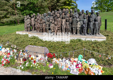 Památník dětským obětem války, Památník Lidice (vyhlazení 10.6. 1942), Lidice, Středočeský kraj, Česká republika/Gedenkstätte Lidice, Dorf Lidice (ein Stockfoto