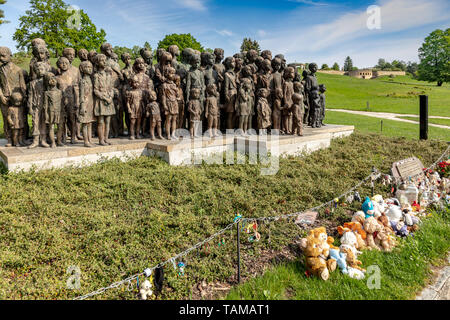 Památník dětským obětem války, Památník Lidice (vyhlazení 10.6. 1942), Lidice, Středočeský kraj, Česká republika/Gedenkstätte Lidice, Dorf Lidice (ein Stockfoto