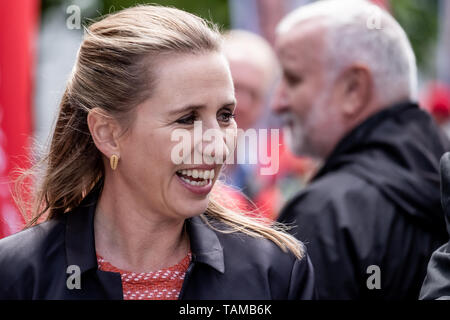 Dänemark, Esbjerg - Mai 25., 2019. Mette Frederiksen, dänischen sozialdemokratischen Führer und Politiker, während einer Kampagne als Teil der 2019 - Wahlen in Dänemark gesehen. (Foto: Gonzales Foto - Kim M. Leland). Stockfoto