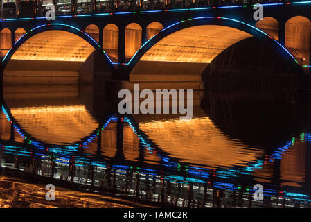 Nacht Fotografie von Anshun Brücke Chengdu, Kuan Zhai Xiang Zi historische Stadt. Sichuan, China Stockfoto