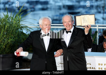 Cannes. 25 Mai, 2019. Jean-Pierre Dardenne und Luc Dardenne auf LES LAURÉATS DU 72e Festival de Cannes Photocall während des Cannes Film Festival 2019 am 25. Mai 2019 im Palais des Festivals in Cannes, Frankreich. (Credit: Lyvans Boolaky/Image Space/Medien Punch)/Alamy leben Nachrichten Stockfoto