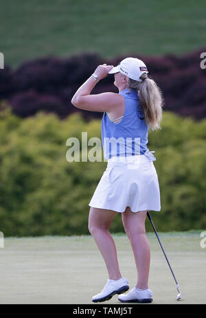 Williamsburg Virginia, USA. 26 Mai, 2019. Bronte Gesetz feiert ihren Sieg nach der Endrunde der Reine Seide Meisterschaft auf der Kingsmill Resort River Kurs in Williamsburg Virginia. Justin Cooper/CSM/Alamy leben Nachrichten Stockfoto