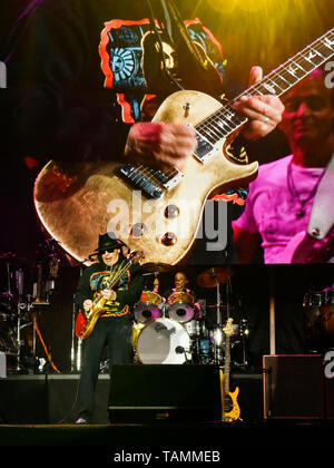 Napa Valley, USA. 26 Mai, 2019. Napa, Kalifornien, 26. Mai 2019, Carlos Santana auf der Bühne des 2019 Flasche Rock Festival, Tag 3 BottleRock Credit: Ken Howard/Alamy leben Nachrichten Stockfoto