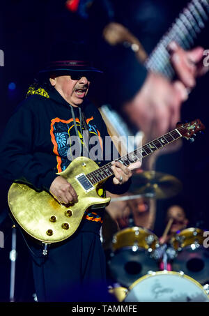 Napa Valley, USA. 26 Mai, 2019. Napa, Kalifornien, 26. Mai 2019, Carlos Santana auf der Bühne des 2019 Flasche Rock Festival, Tag 3 BottleRock Credit: Ken Howard/Alamy leben Nachrichten Stockfoto