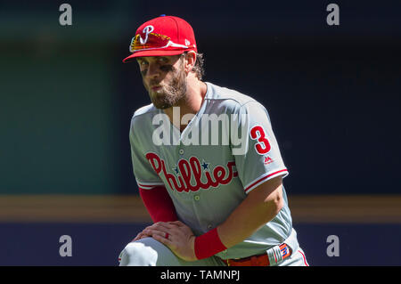 Mai 25, 2019: Philadelphia Phillies rechter Feldspieler Bryce Harper #3 vor der Major League Baseball Spiel zwischen den Milwaukee Brewers und die Philadelphia Phillies am Miller Park in Milwaukee, WI. John Fisher/CSM Stockfoto
