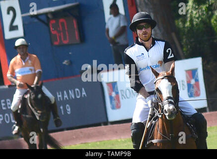 Rom, Prinz Harry im Roma Polo Club spielt die Sentebale ISPS Handa Polo Cup. Stockfoto