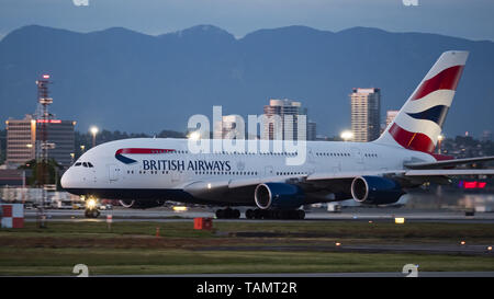 Mai 19, 2019 - Richmond, British Columbia, Kanada - British Airways Airbus A 380-841 (G-XLEL) Jetliner macht sich in der Dämmerung von Vancouver International Airport. (Bild: © bayne Stanley/ZUMA Draht) Stockfoto