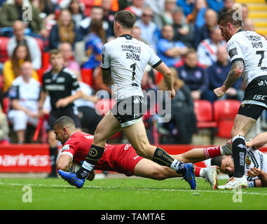 Anfield, Liverpool, Großbritannien. 25 Mai, 2019. Rugby League Dacia magische Wochenende; Darnell McIntosh von Huddersfield Riesen Scores einen Versuch in der 53. Minute machen es 31-2 Credit: Aktion plus Sport/Alamy leben Nachrichten Stockfoto