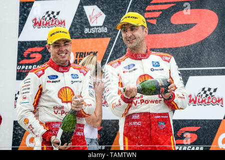 Winton, Victoria, Australien. 26 Mai, 2019. Die Jungfrau Australien Supercars Meisterschaft; Fabian Coulthard feiert sein Podium nach Winton SuperSprint Credit: Aktion plus Sport/Alamy leben Nachrichten Stockfoto