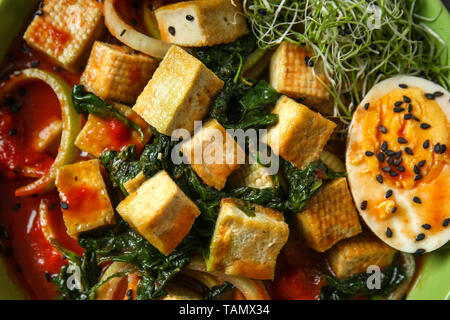 Lecker Suppe mit Tofu Käse, Nahaufnahme Stockfoto